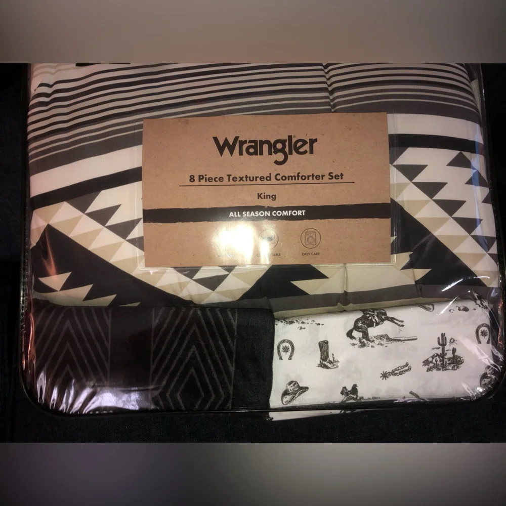 🖤 Wrangler 8 piece Reversible King comforter set - includes sheets